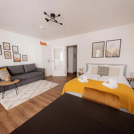 Apartment Come4stay - Seidenhof I Voll Ausgestattete Küche I Balkon I Badezimmer