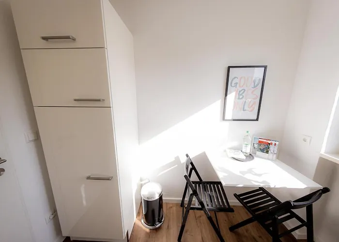 Come4stay - Seidenhof I Voll Ausgestattete Kuche I Balkon I Badezimmer Apartment *